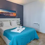 Charming Beachside W/ Pool By Lovelystay דירה אלבופיירה