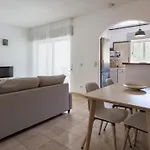 Charming Beachside W/ Pool By Lovelystay * אלבופיירה