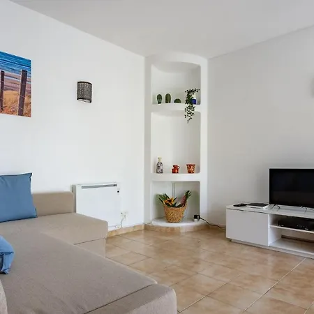 Charming Beachside W/ Pool By Lovelystay * אלבופיירה